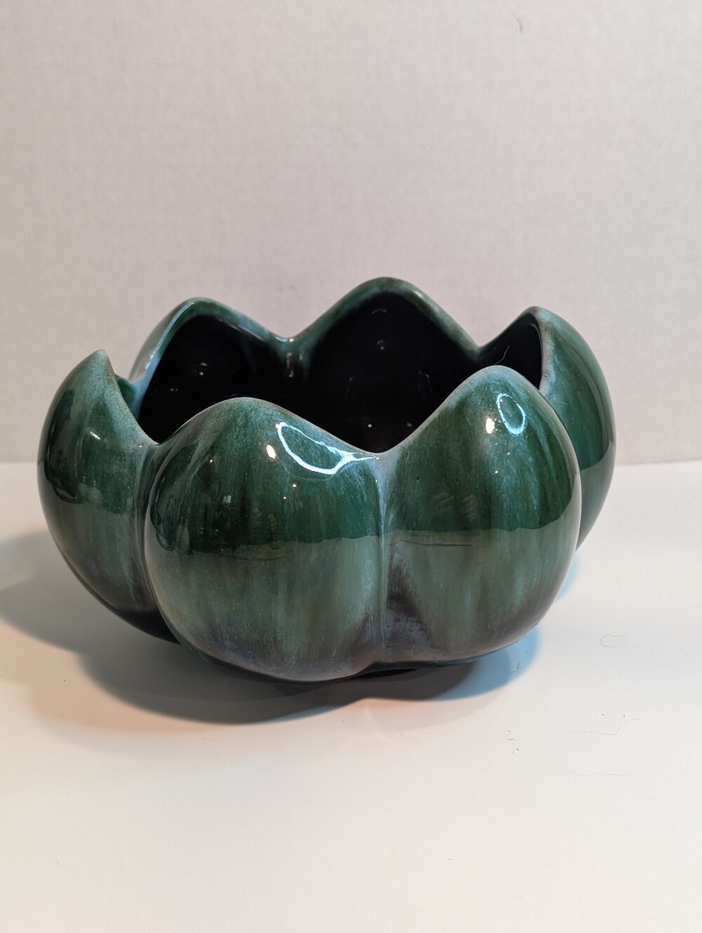 Vintage Blue Mountain Pottery BMP Glazed Decorative Flower Shaped Planter M379